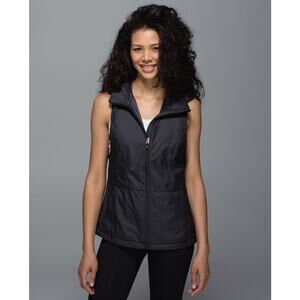 Lululemon Women's Pack It Running Vest Lightweight Hood Adjustable 6 EUC